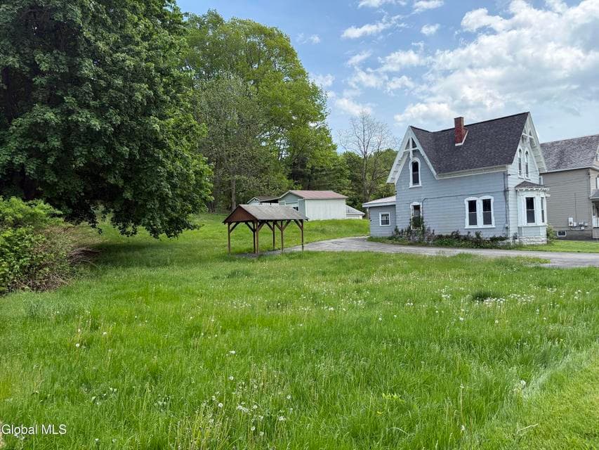 215 Forest Avenue, Amsterdam, NY, photo 2