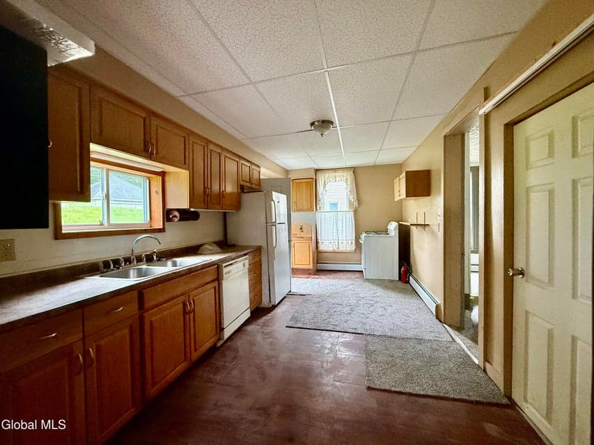 215 Forest Avenue, Amsterdam, NY, photo 5