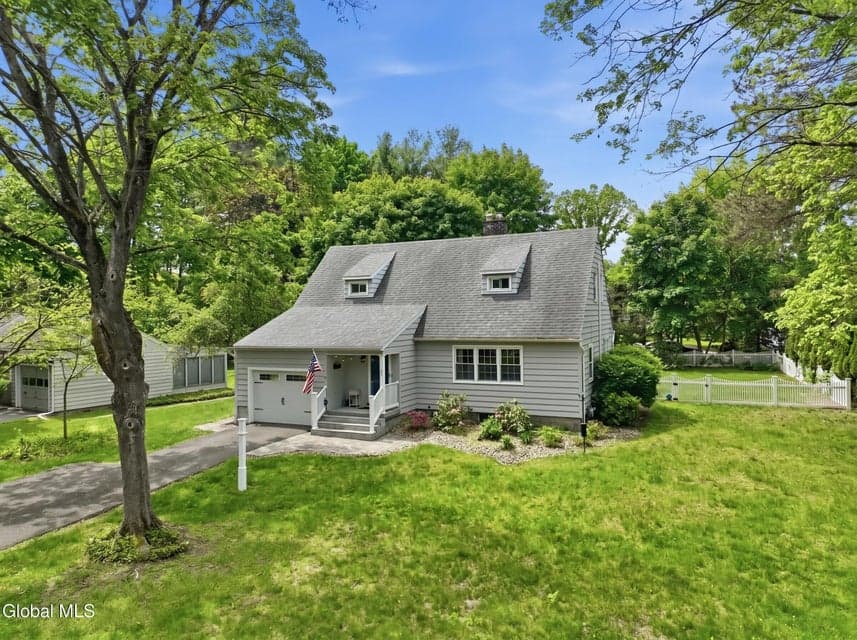 87 Murray Avenue, Bethlehem, NY, photo 1