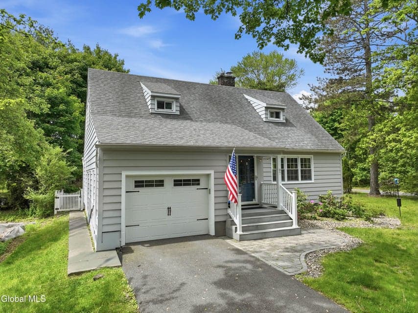 87 Murray Avenue, Bethlehem, NY, photo 2