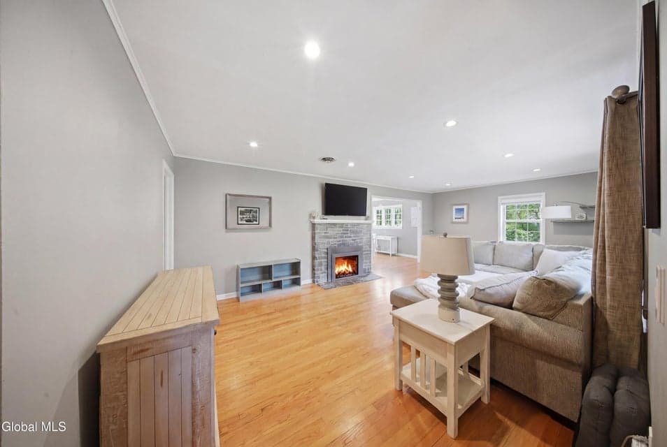 87 Murray Avenue, Bethlehem, NY, photo 3