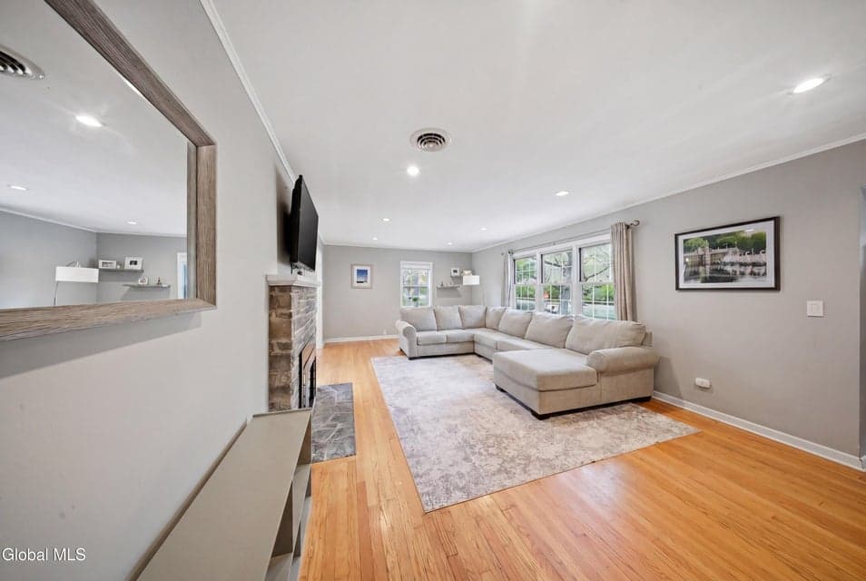 87 Murray Avenue, Bethlehem, NY, photo 4