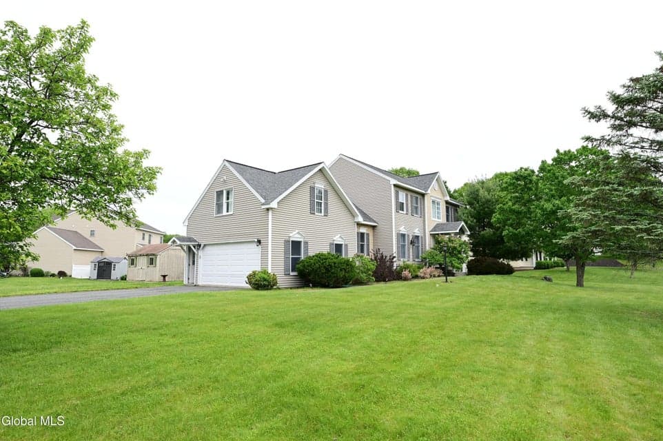7 Ledgewood Drive, Brunswick, NY, photo 2
