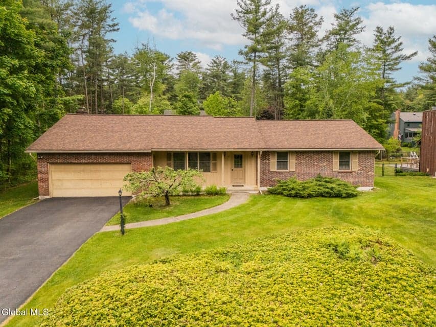 21 Helen Drive, Queensbury, NY, photo 1