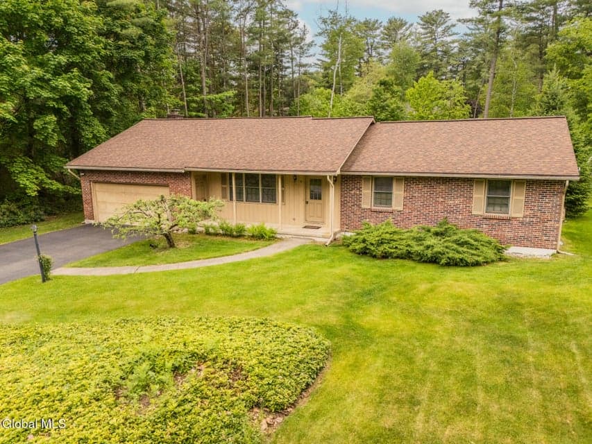 21 Helen Drive, Queensbury, NY, photo 2