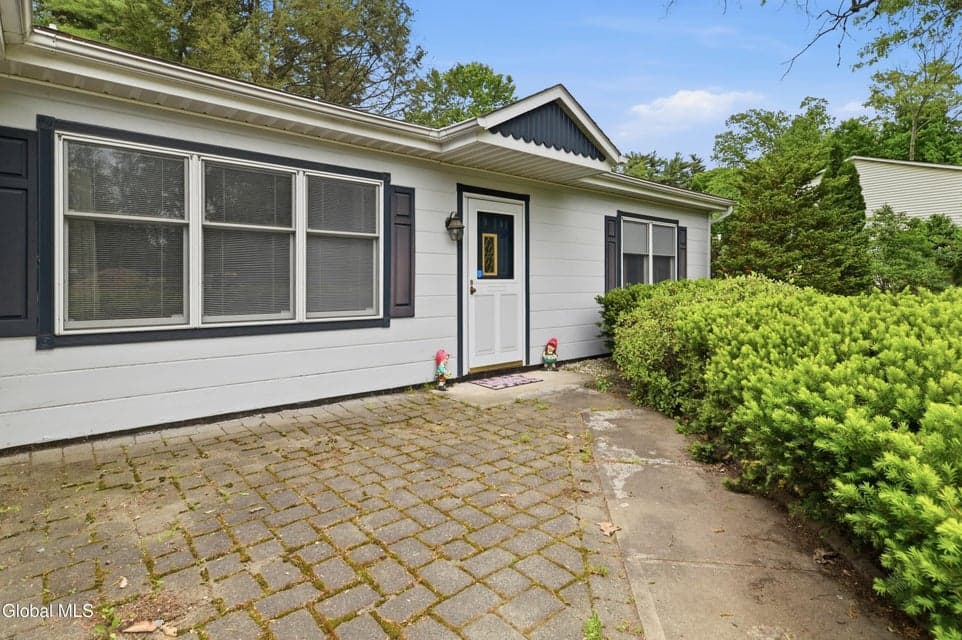 3403 Gari Lane, Guilderland, NY, photo 2