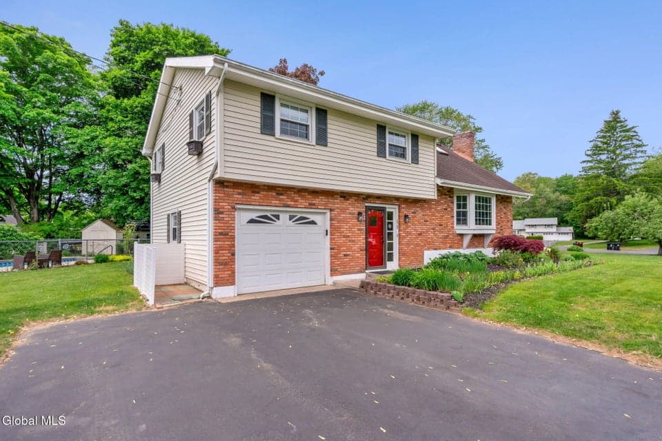 11 Sparton Lane, Glenville, NY, photo 2