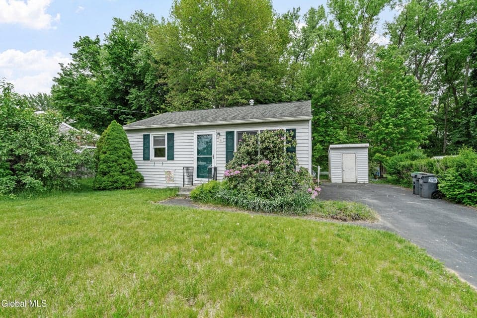 5 Mary Hadge Drive, Colonie, NY, photo 2