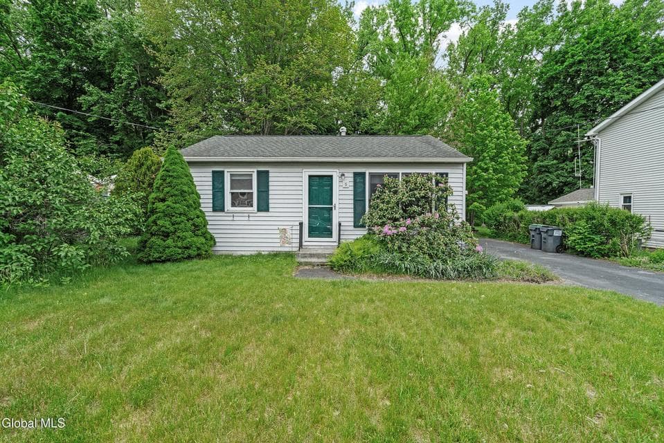 5 Mary Hadge Drive, Colonie, NY, photo 1