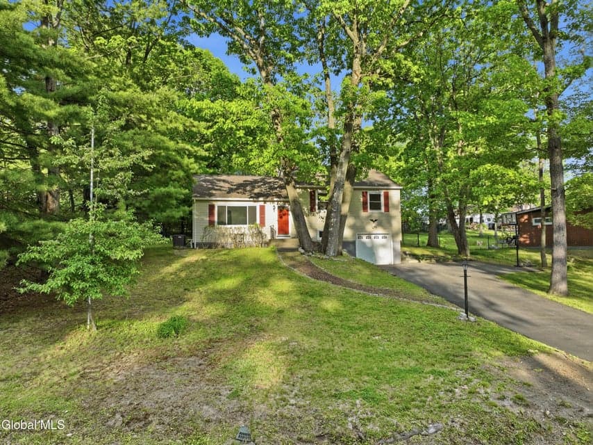 9 W Skyview Drive, Cohoes, NY, photo 1