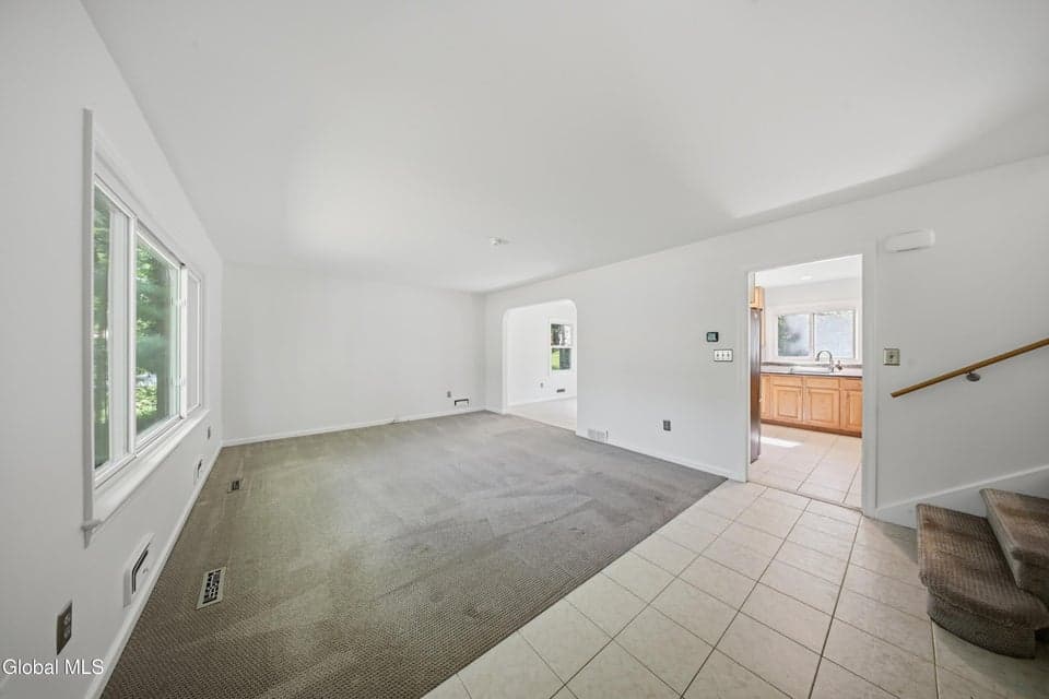 9 W Skyview Drive, Cohoes, NY, photo 3
