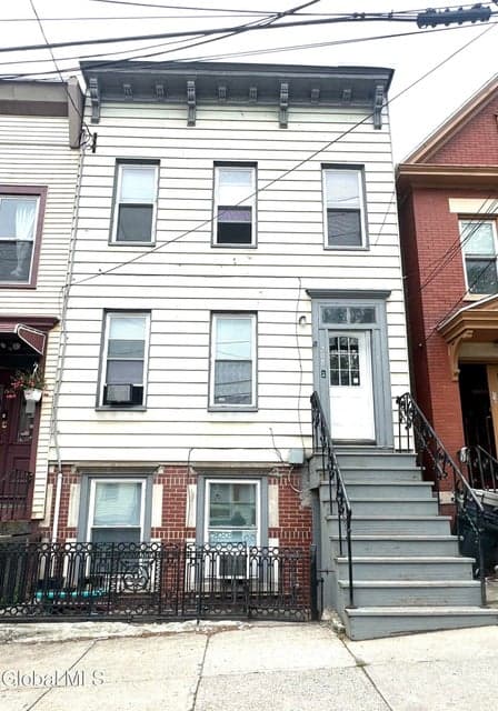 208 Myrtle Avenue, Albany, NY