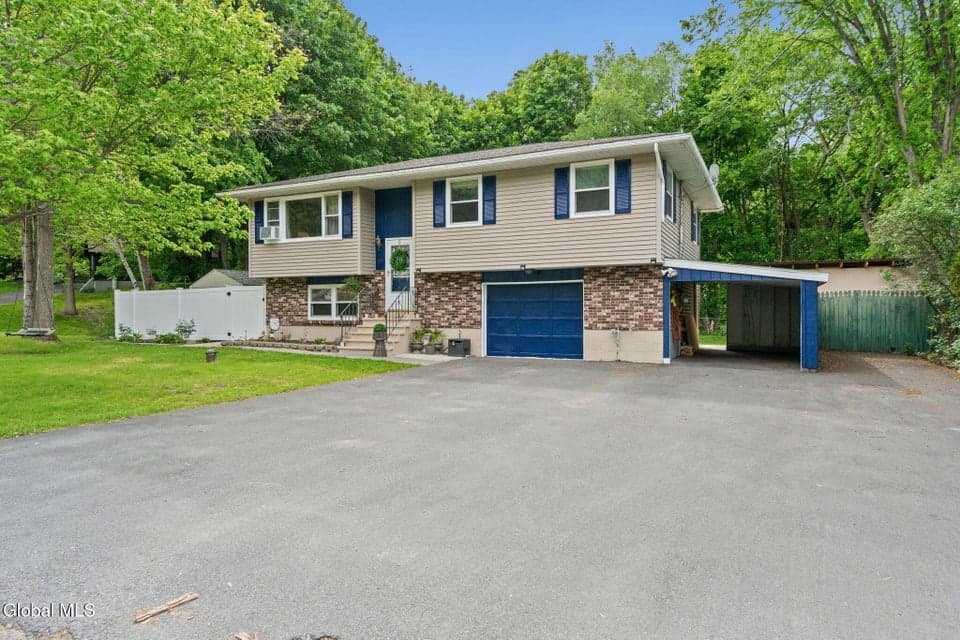 54 Kuhl Boulevard, North Greenbush, NY, photo 1