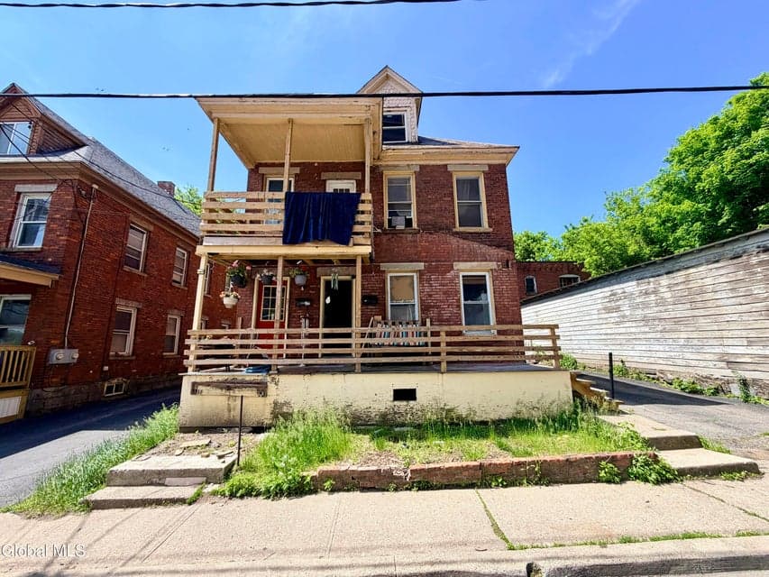 31 Elk Street, Amsterdam, NY