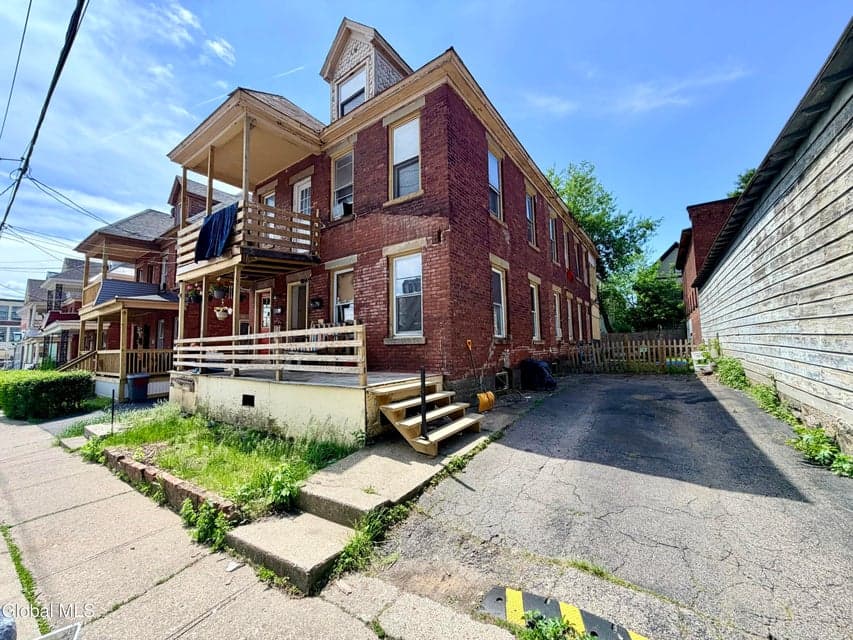 31 Elk Street, Amsterdam, NY, photo 3