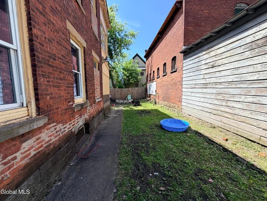 31 Elk Street, Amsterdam, NY, photo 4