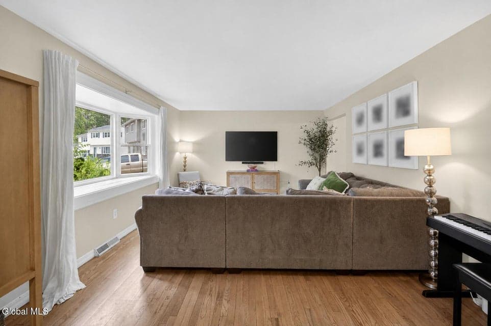 18 Michael Drive, Saratoga Springs, Inside, NY, photo 3