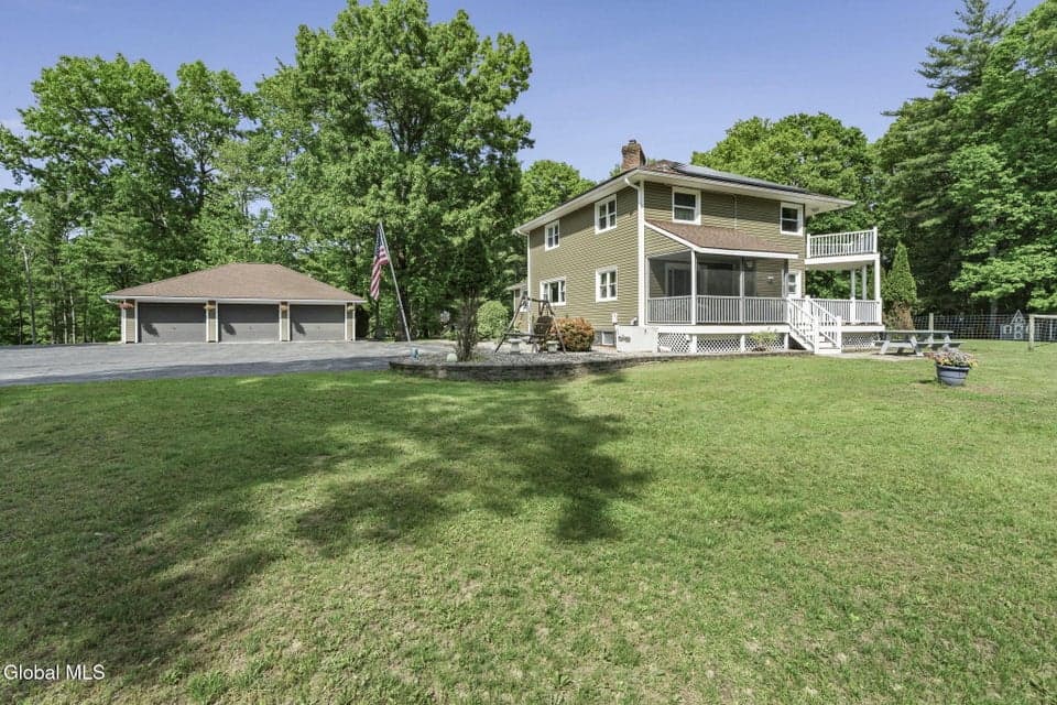 31 Skyline Drive, Schaghticoke, NY, photo 2