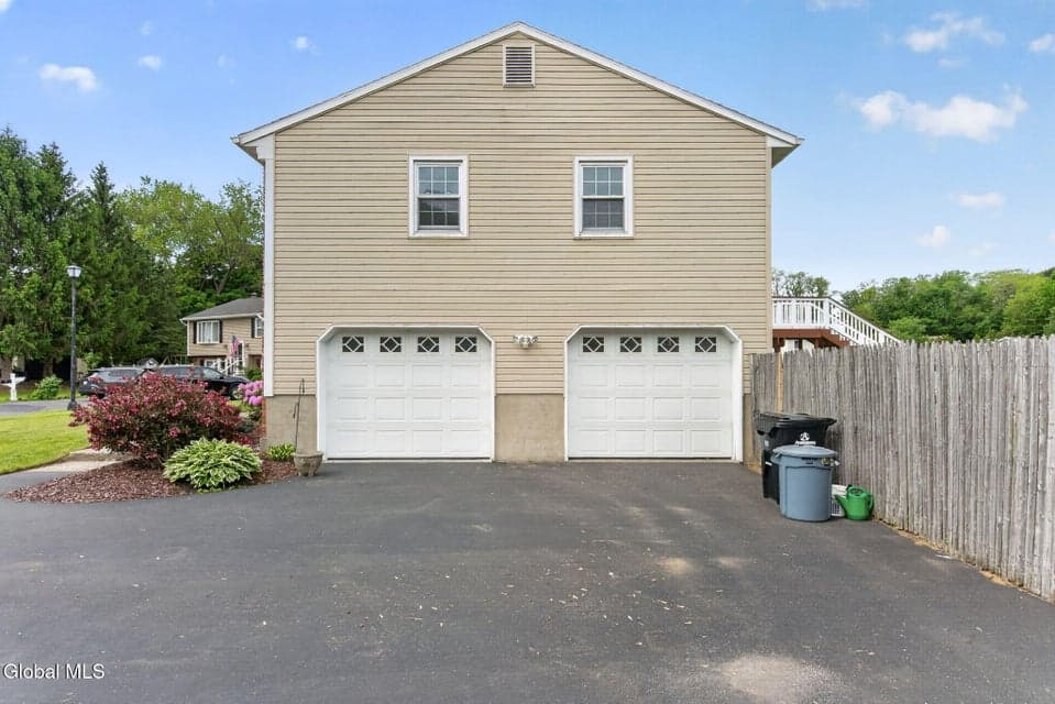 19 Midway Drive, Colonie, NY, photo 4