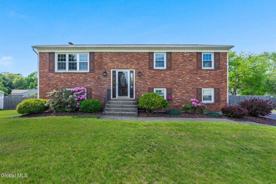 19 Midway Drive, Colonie, NY, photo 1