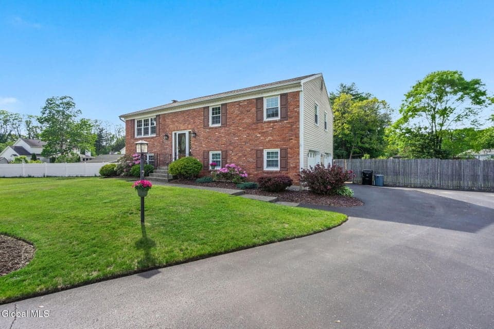 19 Midway Drive, Colonie, NY, photo 3