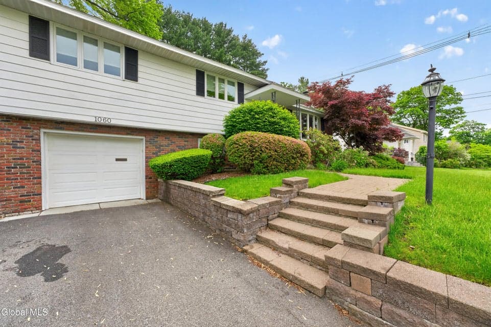 1060 Cornelius Avenue, Niskayuna, NY, photo 2