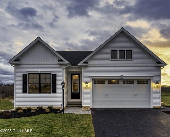 7 Magnolia Drive, Halfmoon, NY, photo 1