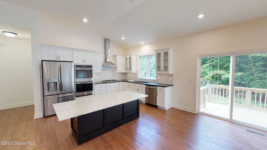 6 Anson Court, Malta, NY, photo 2