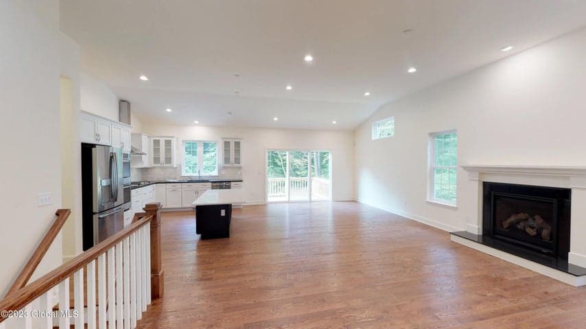 6 Anson Court, Malta, NY, photo 3