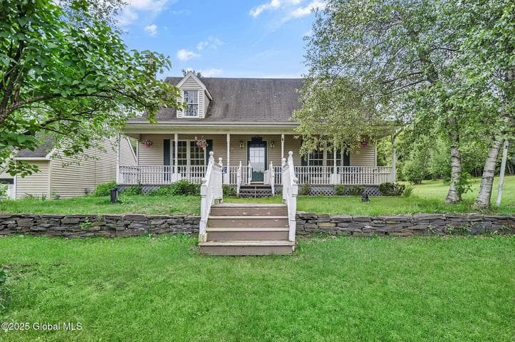 18 Johnson Lane, Poestenkill, NY