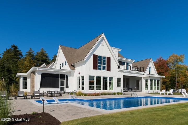 4 Saratoga Farm Road Road, Malta, NY