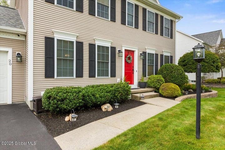 20 Goldfield Lane, Clifton Park, NY, photo 2