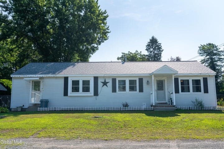 4 Leo Street, Queensbury, NY, photo 1