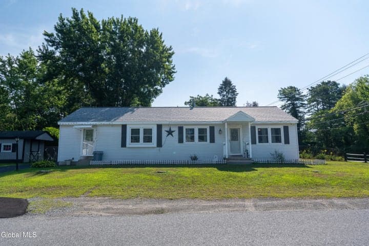 4 Leo Street, Queensbury, NY, photo 2
