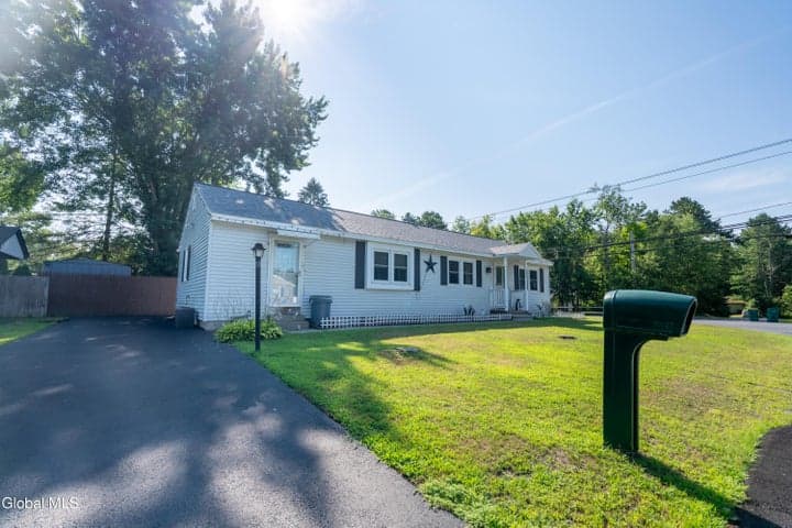 4 Leo Street, Queensbury, NY, photo 3