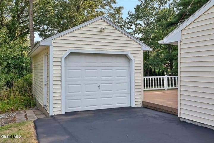 3 Leslie Court, Halfmoon, NY, photo 3