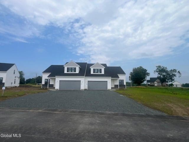 29 Walke Way, Halfmoon, NY, photo 1