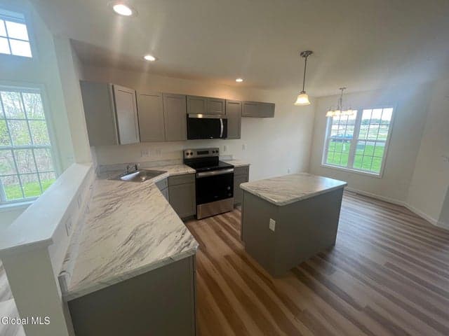 29 Walke Way, Halfmoon, NY, photo 2