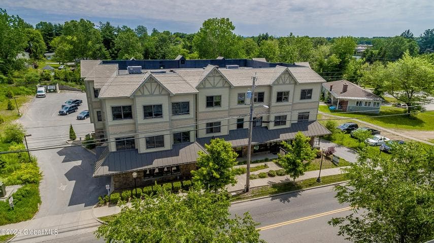 120 West Avenue, Saratoga Springs, NY, photo 1