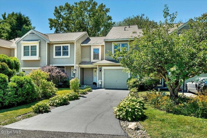 3 Generals Way, Halfmoon, NY, photo 2