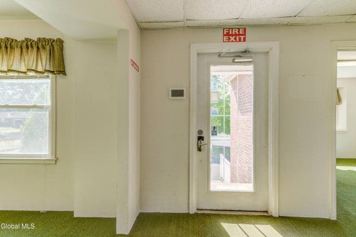 34 Russell Road, Colonie, NY, photo 4