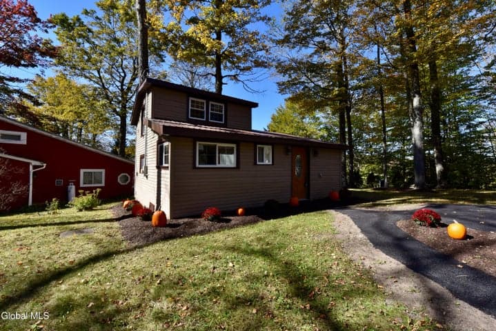 8 Park Avenue, Greenfield, NY, photo 1