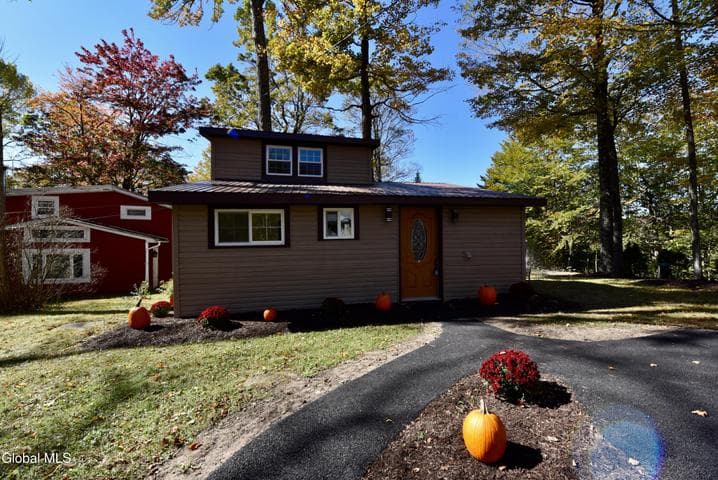 8 Park Avenue, Greenfield, NY, photo 3