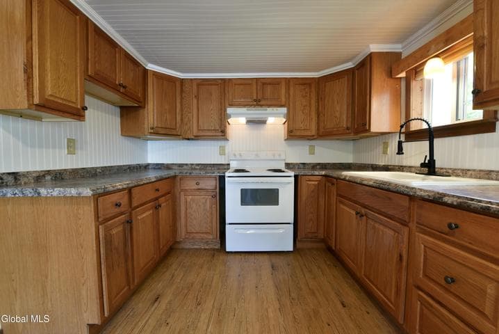 8 Park Avenue, Greenfield, NY, photo 4