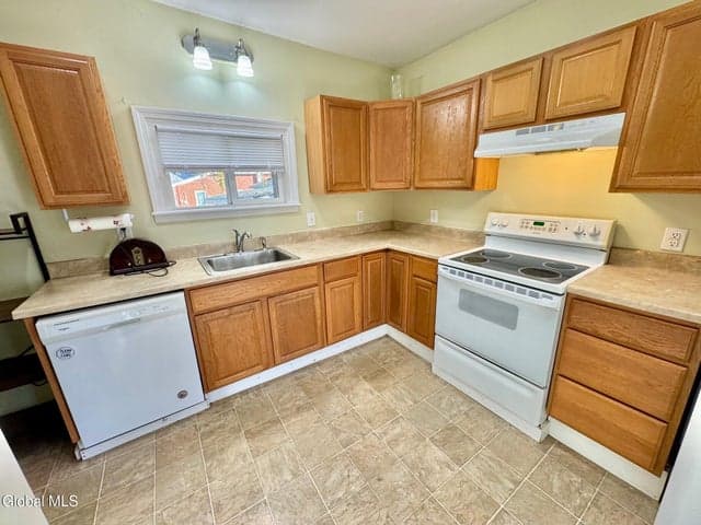 23 Potter Avenue, Granville, NY, photo 5