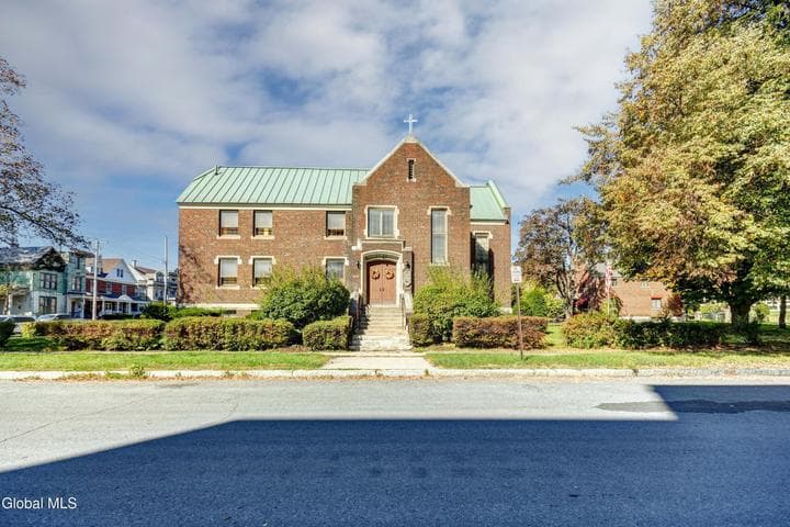 24 Pine Street, Amsterdam, NY, photo 1