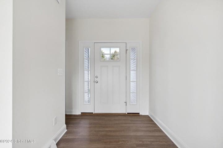 9 Brookhaven Court, Wilton, NY, photo 2