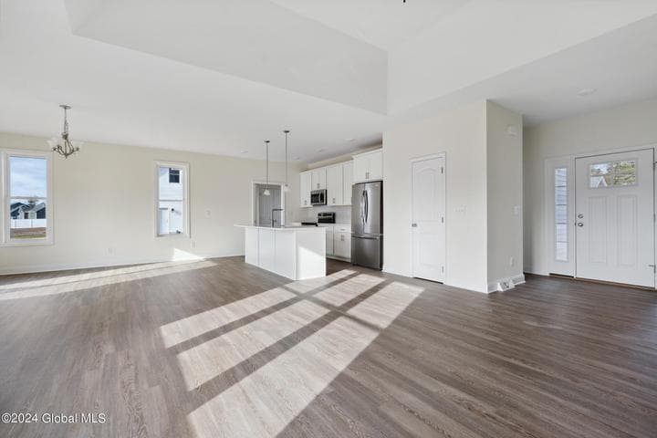 9 Brookhaven Court, Wilton, NY, photo 5