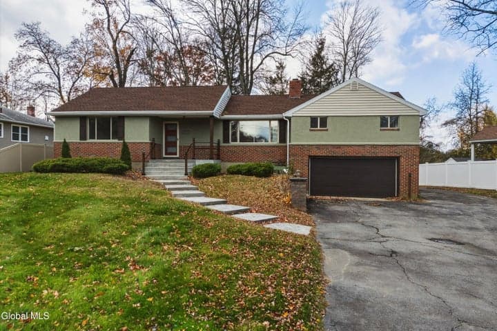 1005 Brunswick Place, Rotterdam, NY, photo 2