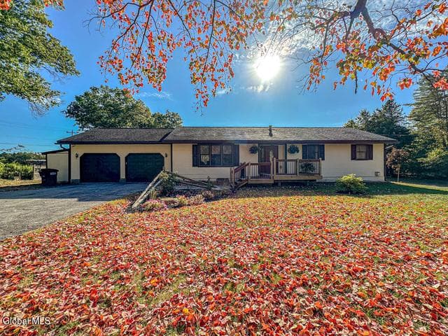 3 Fox Farm Road, Queensbury, NY, photo 1